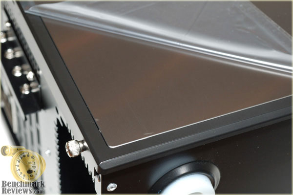 Antec_Mini_P180_Corner_Plas.jpg