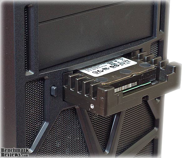 Antec_Two_Hundred_Case_HotSwap_02.jpg
