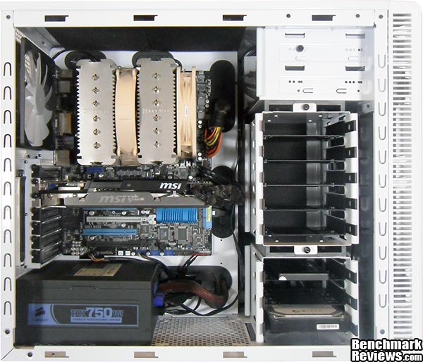 Fractal_Design_Define_R4_Arctic_White_Case_Build_Inside.JPG