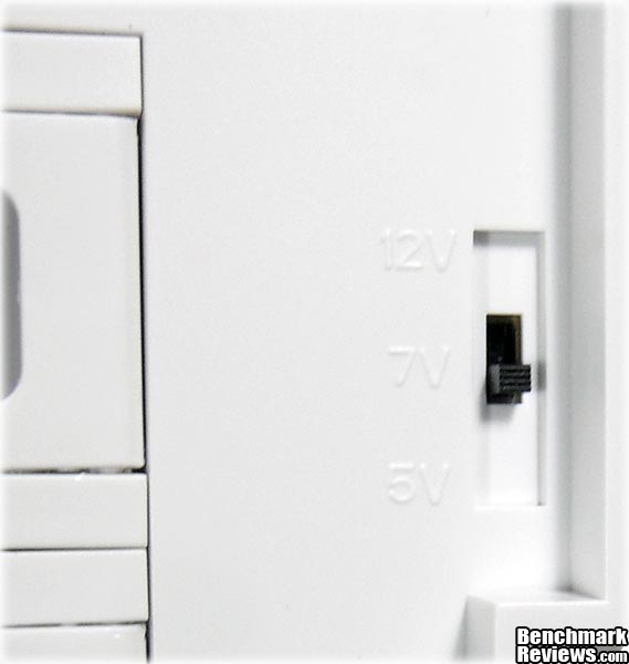 Fractal_Design_Define_R4_Arctic_White_Case_Fan_Controller.jpg