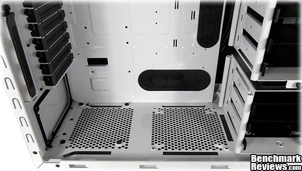 Fractal_Design_Define_R4_Arctic_White_Case_Interior_Bottom.jpg