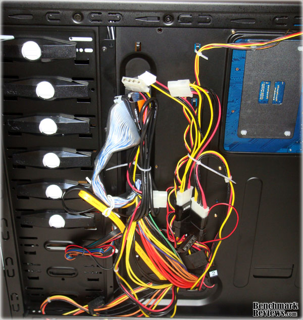 NZXT_Hades_WiresOutside.jpg