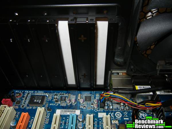 Antec_One_Hundred_Computer_Case_Int_ExpansionCard_Slot_001.jpg