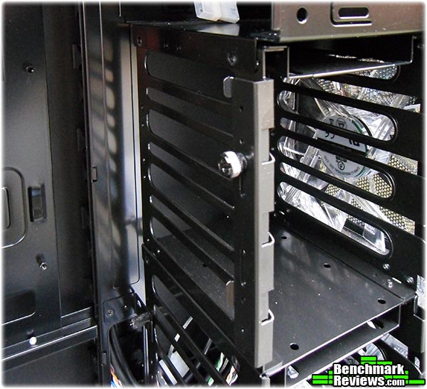 Lancool_PC-K63_Computer_Case_Inside_HDD_Rack.jpg