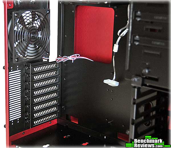 lian_li_pc_v1020_rear_slots.jpg