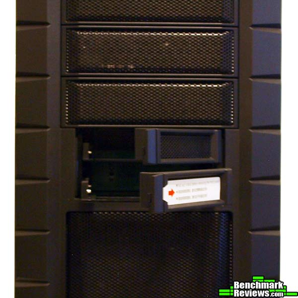 Cooler_Master_HAF_XM_Main_X_Dock.jpg