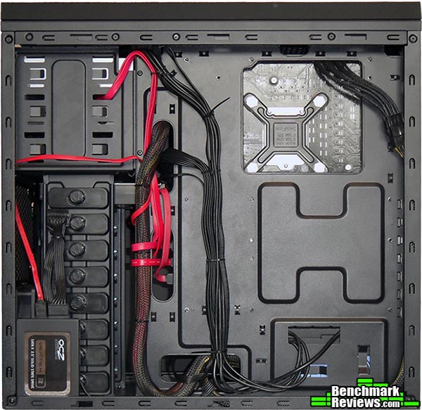 BitFenix_Shinobi_Window_Case_Cable_Routing.jpg