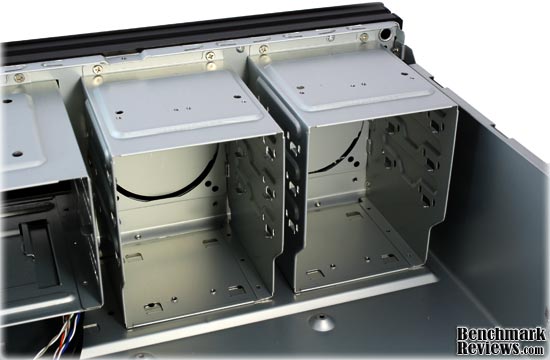 silverstone_sst_LC10B-E_hdd_trays.jpg