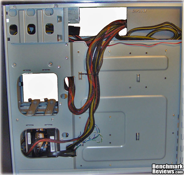 Antec_SonataIV_Exterior_CablesTidy.jpg
