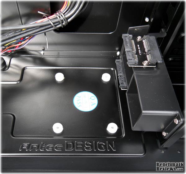 Antec_Dark_fleet_DF-85_ssd_Mount.jpg