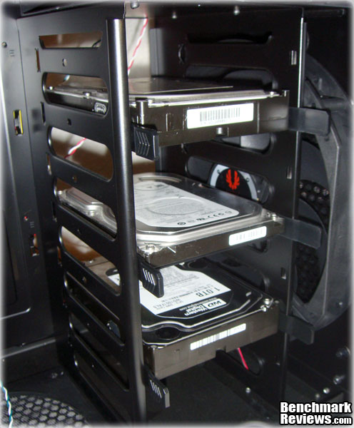 BitFenix_Colossus_Interior_HDDMounts.jpg