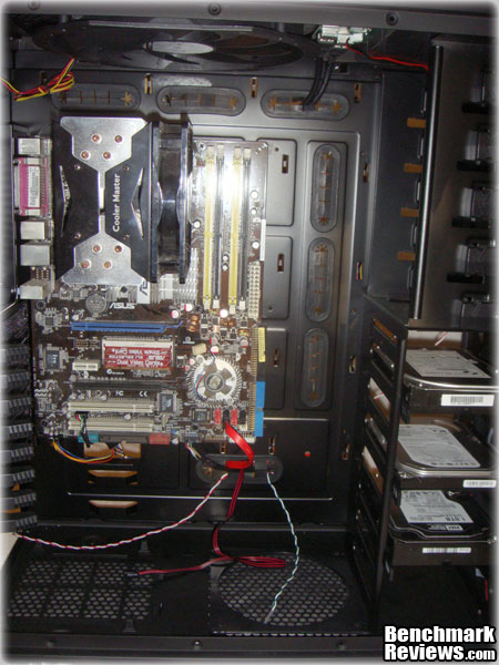 BitFenix_Colossus_Interior_MoboHDD.jpg