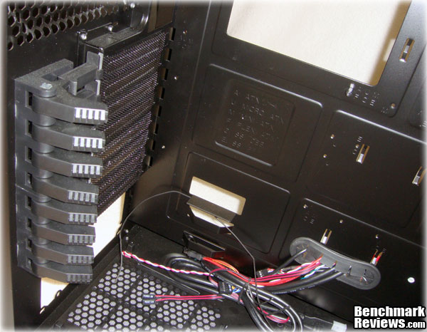 BitFenix_Colossus_Interior_PCISlots.jpg