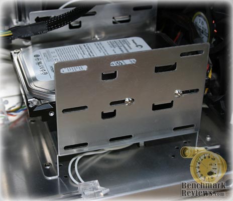 lian_li_pc7b_plusII_hdd_caddy.jpg