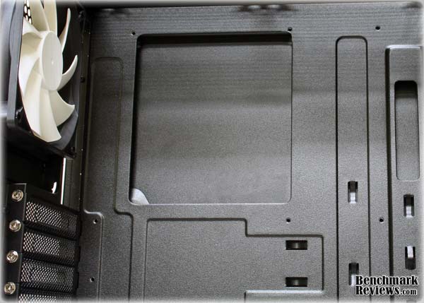 NZXT_Gamma_MB_Slot.jpg