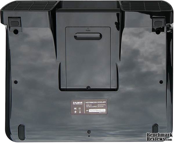 Zalman_ZM-NC2500Plus_Notebook_Cooler_Bottom.jpg